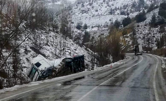 Gümüşhane’de tanker ve tır çarpıştı: 1 yaralı